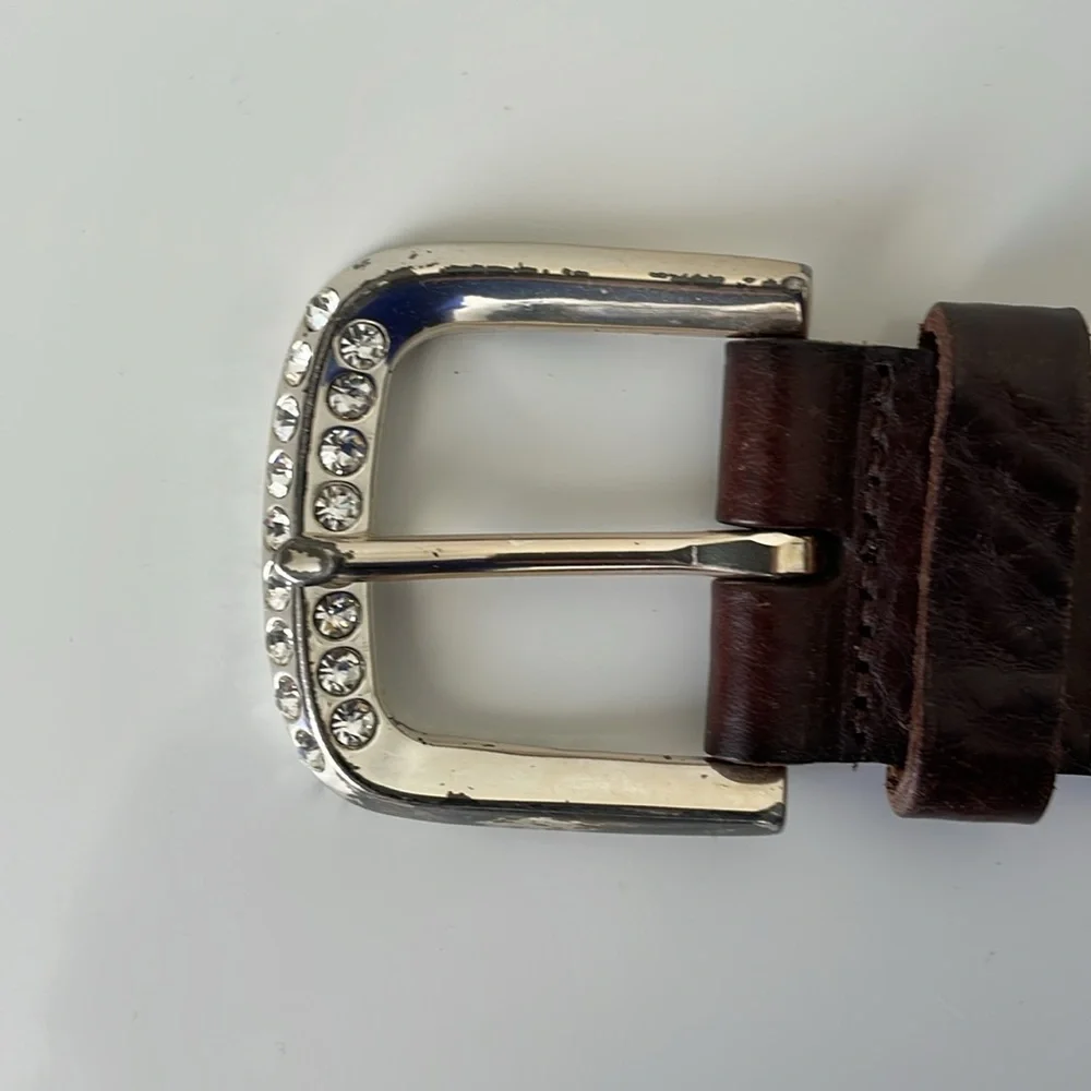 Fossil women’s Medium brown leather‎ belt. Silver buckle with rhinestones. EUC